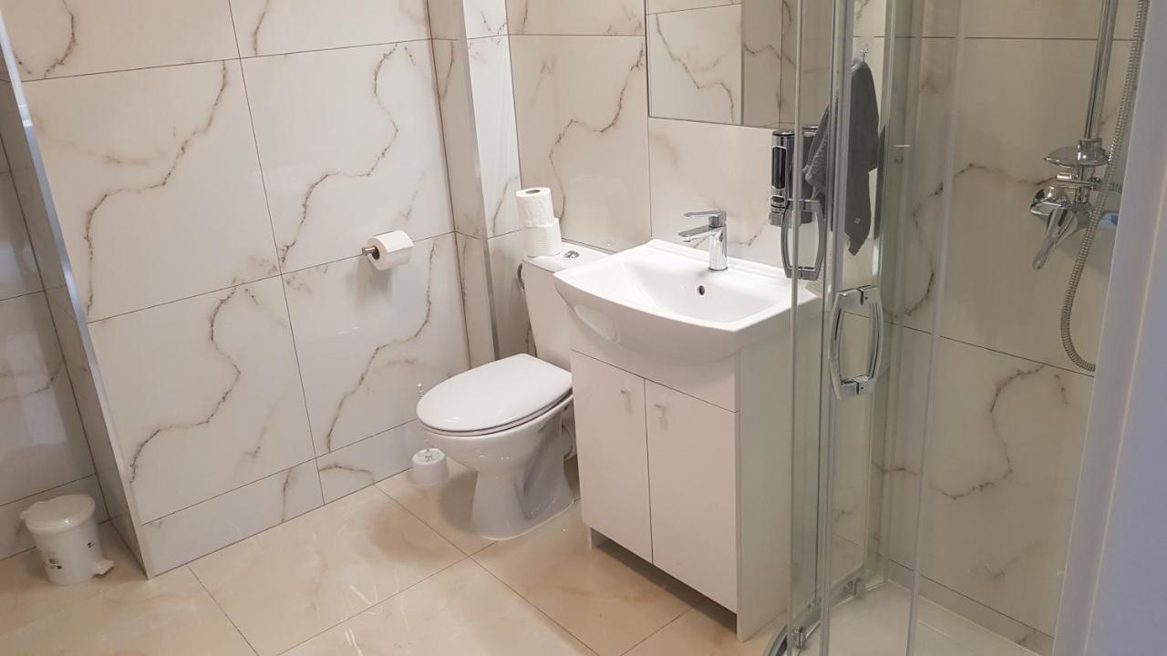 Apartamenty Centrum Plac Wolnosci Aparthotel キェルツェ エクステリア 写真
